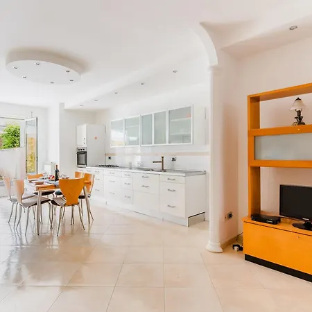 Iside In Centro Holiday home *